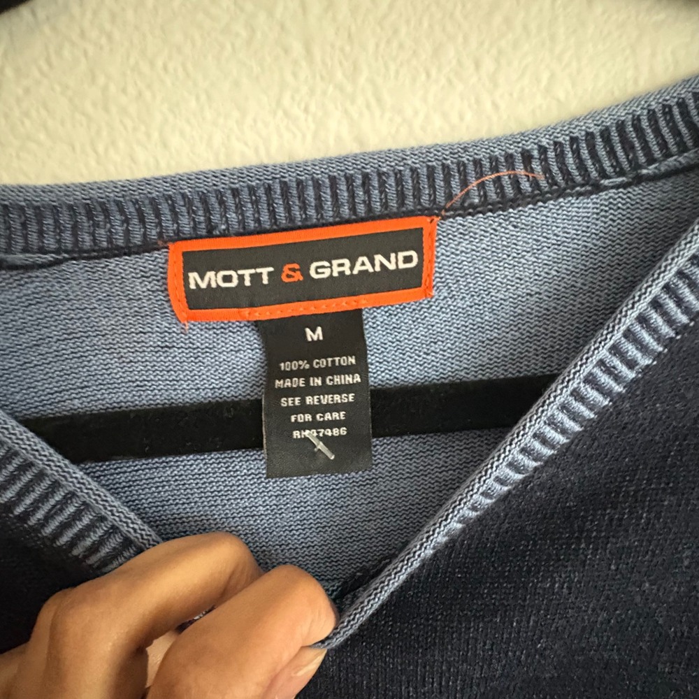 Mott & Grand Mens Navy Blue V-Neck Cotton Knit Long Sleeve Sweater Size M - Picture 3 of 5